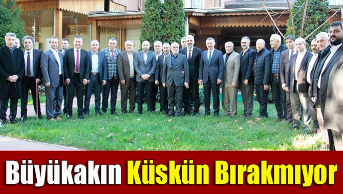 Tahir Büyükakın, partisinde küskün olmaması, hiçbir eski teşkilat üyesinin çalışmaların