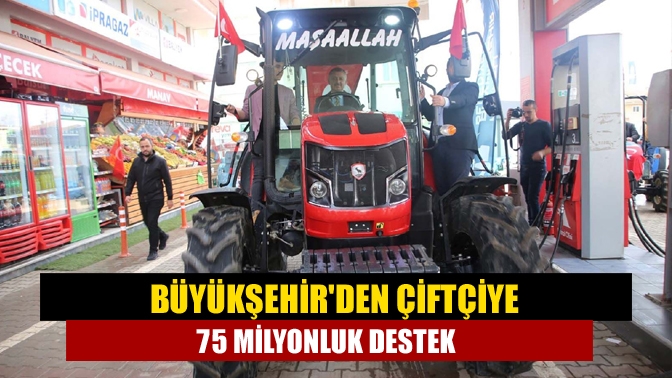 Başkan Büyükakın, Derince İshakçılar Mahallesi’nde düzenlenen törende çiftçilere akaryakıt kartlarını