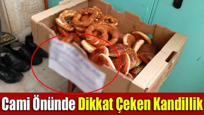 Kandıra Çarşı Camii’ne namazını eda etmek için gelen cemaat ilginç