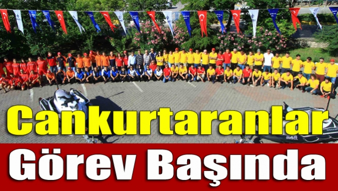 Kocaeli Büyükşehir Belediyesi İtfaiyesi KOSKEM bünyesinde görev yapan cankurtaranlar sahillerde