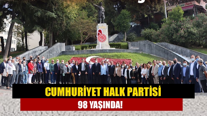 CHP’nin 98’inci kuruluş yıl dönümü nedeniyle Kocaeli İl Başkanlığı İzmit