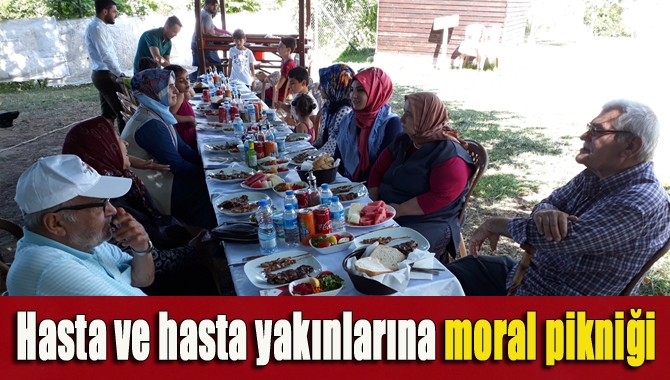 Kandıra Belediyesi’nin düzenlediği etkinlikle Babatepesi Piknik Alanı’nda piknik yapan hasta