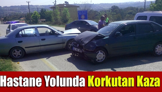 Kandıra Devlet Hastanesi yolunda iki araç kafa kafaya çapıştı.