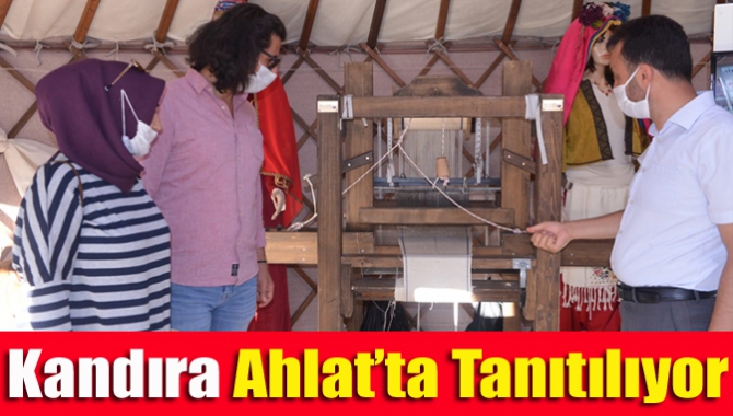 Malazgirt Zaferi'nin 949'uncu yıl dönümü etkinlikleri kapsamında Bitlis-Ahlat'ta düzenlenen programda
