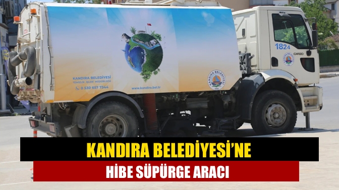 Kandıra Belediyesi, hibe yoluyla temin ettiği yeni süpürge aracıyla temizlik