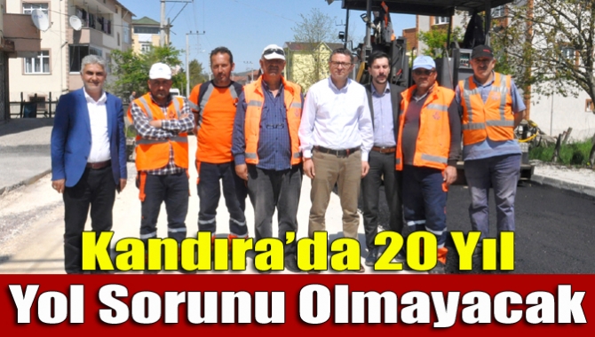 Ilıca Caddesi’ndeki asfalt yol yapım ve onarım çalışmalarını yerinde inceleyen