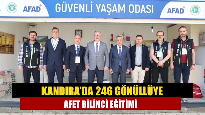 Kandıra’da düzenlenen afet farkındalık eğitimine 246 mahalle gönüllüsü katıldı. Katılımcılara