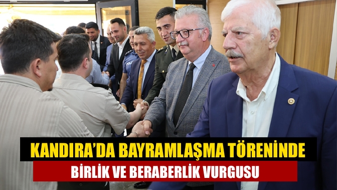 Kandıra’da Kurban Bayramı'nın ikinci günü düzenlenen geleneksel bayramlaşma töreninde, siyasiler