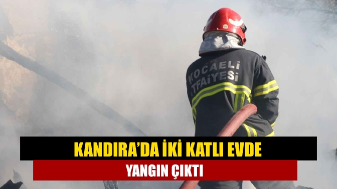 Kandıra Özbey mahallesinde bulunan iki katlı ahşap ev yanarak kullanılmaz