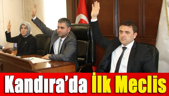 Kandıra Belediye Başkanı Adnan Turan, yeni meclis üyeleri ile birlikte