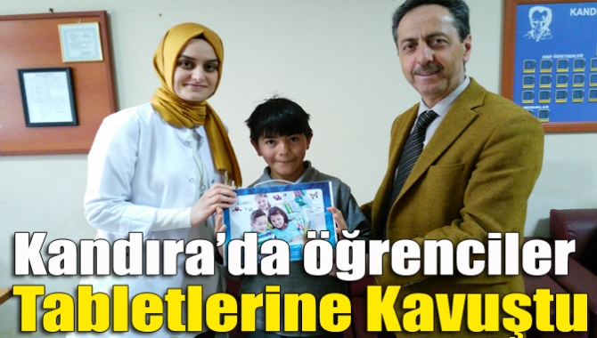 Kocaeli Büyükşehir Belediyesi tarafından Kandıra’daki tüm 6’ncı sınıf öğrencilerine tablet