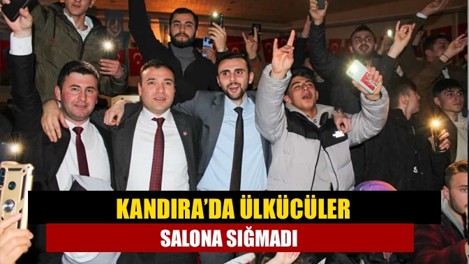 Kandıra'da binlerce ülkücü, Atilla Yılmaz konserine büyük ilgi gösterdi. Konsere