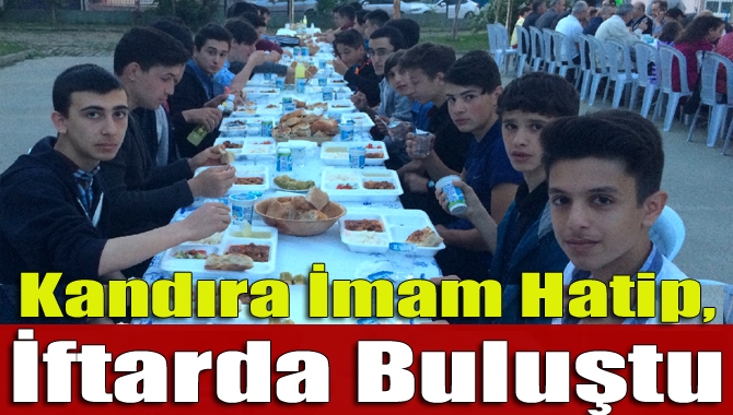 Kandıra Anadolu İmam Hatip Lisesi öğretmen ve öğrencileri iftarda buluştu.