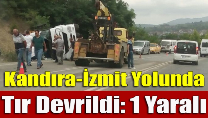 Kandıra - İzmit yolunda tır devrilmesi sonucu 1 kişi yaralandı.