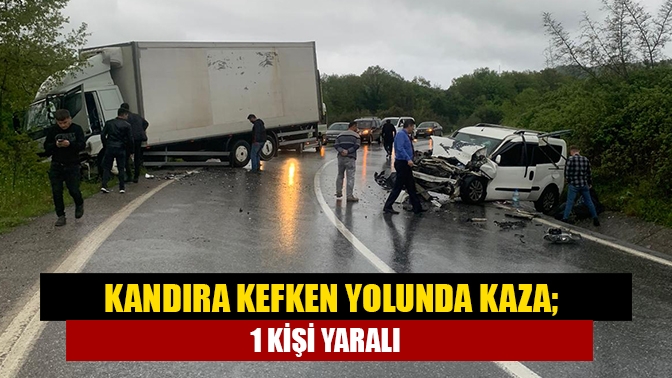 Kandıra Kefken yolu babaköy mevkiinde havanın yağışlı olmasının etkisiyle otomobil