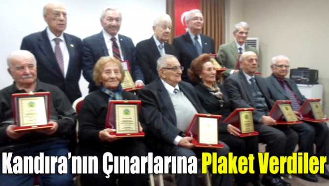 Kocaeli Kandıralılar Derneği, ilçenin yaşayan 12 çınarına plaket verdi. Törende