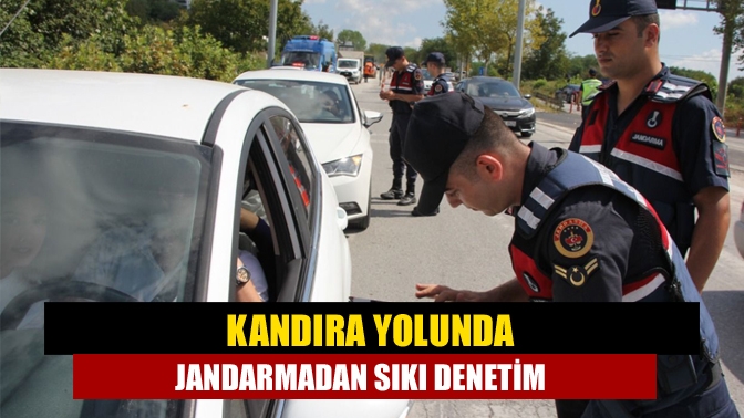 Kandıra D-605 Karayolu'nda Jandarma Trafik ve Asayiş ekipleri vatandaşların güvenli