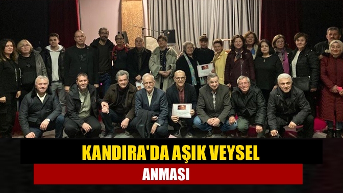 Kandıra Yelken Sinemasında düzenlenen programı topluluk üyelerinden eğitimci Sebahat Ulutaş