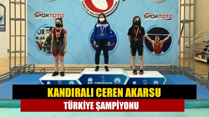 Kocaeli Büyükşehir Belediye Kağıtspor’un başarılı haltercisi Kandıralı Ceren Akarsu Türkiye