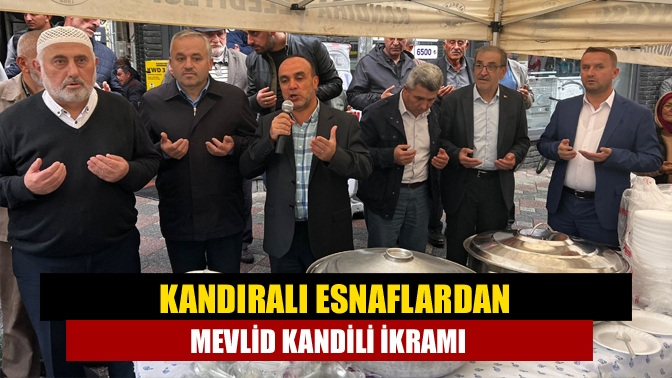 Kandıra Türkocağı Caddesi esnafları, Mevlid Kandili nedeniyle vatandaşlara nohutlu pilav