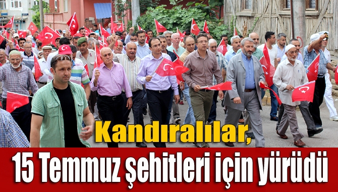 Kandıralı vatandaşlar, hain darbe girişiminin 1’inci yıl dönümünde Türk Bayraklarıyla