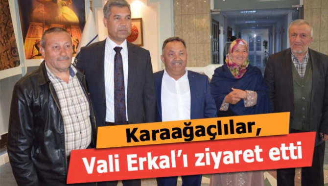 Karaağaç Mahalle Muhtarı Mehmet Elmacı, mahalle halkı ile birlikte Çanakkale