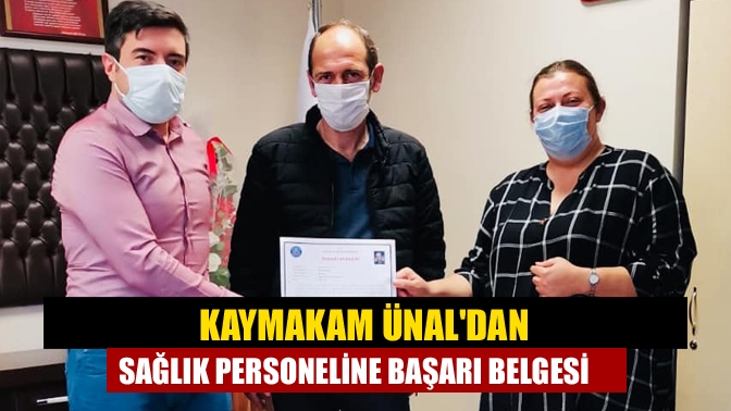 Kandıra Kaymakamı Mehmet Ünal, Kandıra Devlet Hastanesi personeline başarı belgesi