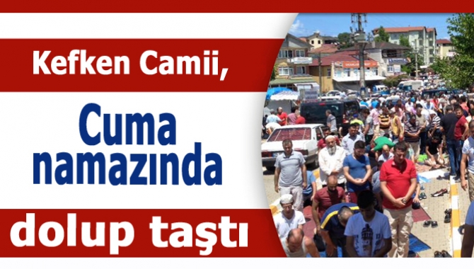Kandıra’nın Kefken sahilini tercih eden tatilciler, Cuma namazında Kefken Camii’ni