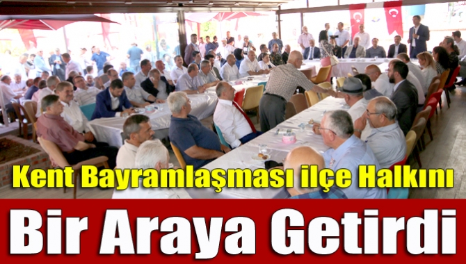 Kandıra Kaymakamlığı ve Kandıra Belediyesi’nin ortaklaşa düzenlediği bayramlaşma programı, ilçede