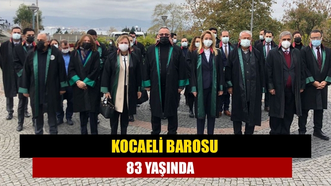 Kocaeli Barosu’nun kuruluşunun 83’üncü yıl dönümü dolayısıyla Atatürk Anıtı’na çelenk