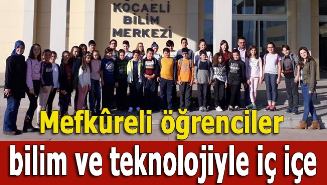 Özel Kandıra Mefkûre Ortaokulu öğrencileri, öğretmenlerinin rehberliğinde Kocaeli Bilim Merkezi’ni