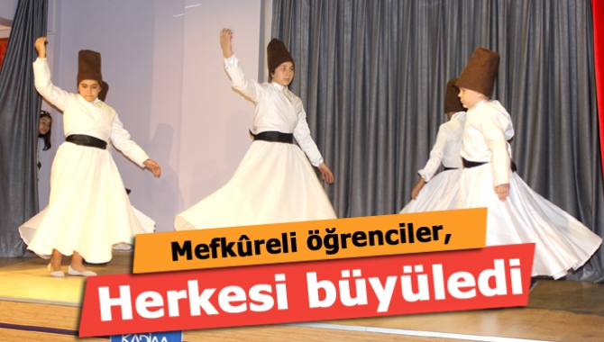 Özel Kandıra Mefkûre Ortaokulu öğrencileri, Kutlu Doğum Haftası nedeniyle düzenlenen