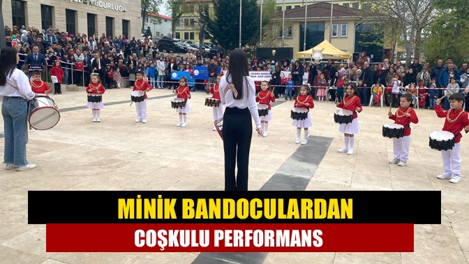 Perihan-Ahsen Akalın Anaokulu öğrencilerinden oluşan Kandıra’nın ilk minik bando takımı,