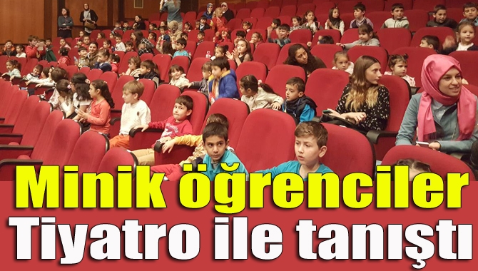 Selma-Orhon Atameriç Anaokulu’nun minik öğrencileri Mavi Yelkenli isimli oyunu izledi.