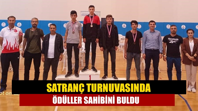 Gençlik Haftası etkinlikleri kapsamında liseler arası düzenlenen Satranç Turnuvası’nda dereceye
