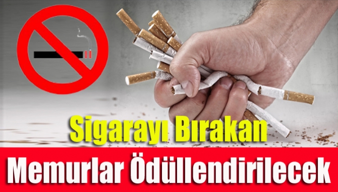 Kocaeli Valisi Hüseyin Aksoy, sigarayı bırakan memurlara teşekkür plaketlerini verecek.