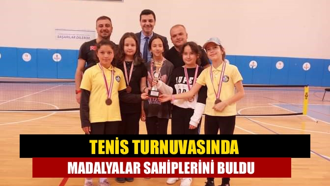 Kandıra’da 19 Mayıs Gençlik ve Spor Bayramı münasebetiyle düzenlenen tenis