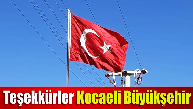 Kandıra Asri Mezarlık girişinde bulunan ve rüzgar nedeniyle yırtılan dev