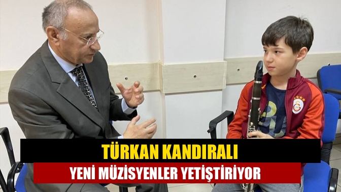 Amcası klarnet sanatçısı Mustafa Kandıralı'nın izinden giderek bu enstrümana gönül
