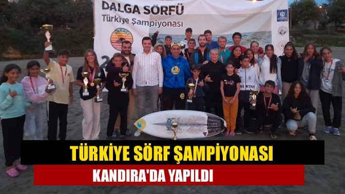 Kandıra Babalı sahilinde yapılan Şampiyonada yüze yakın sporcu denize açıldı.