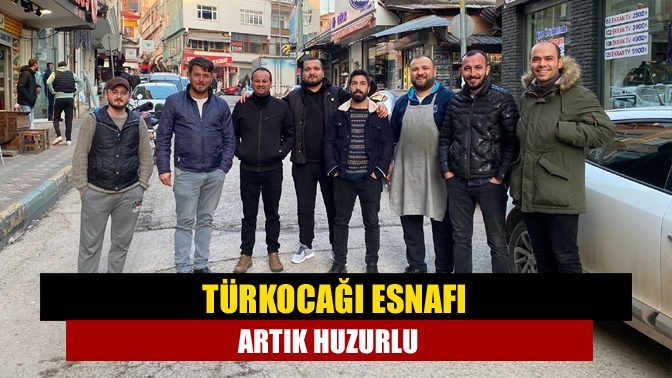 Yaklaşık bir buçuk yıldır caddenin trafiğe kapalı olmasından dert yanan