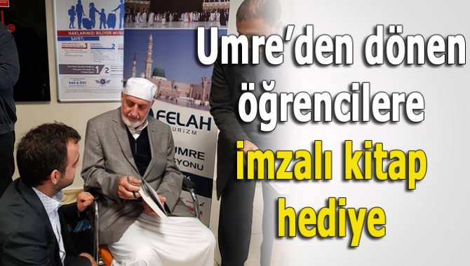 Aşk Kapısında adlı kitabın yazarı İrfan Öztürk, Umre’den dönen öğrencilere