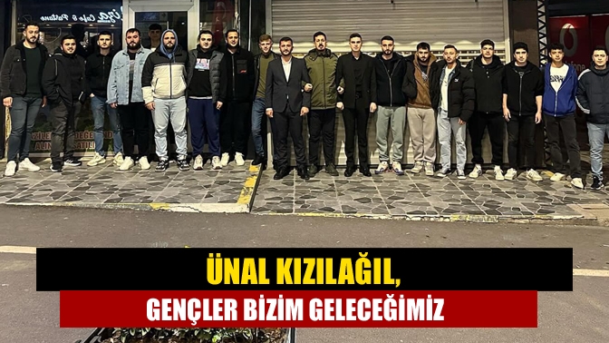 Saadet Partisi'nin Kandıra'daki seçim çalışmalarında Saadet'in gençleri gündüz Kandıra merkezde,