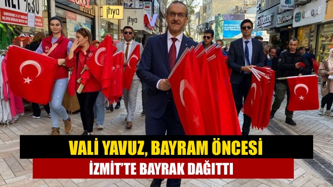 Kocaeli Valisi Seddar Yavuz, 29 Ekim Cumhuriyet Bayramı nedeniyle İzmit’te