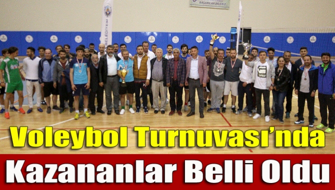Kandıra Belediyesi tarafından yapılan 1’nci Başkanlık Kupası Voleybol Turnuvası’nda madalyanın