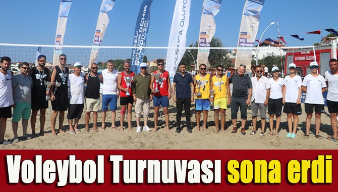 Kocaeli Büyükşehir Belediyesi tarafından Cebeci Sahili’nde düzenlenen Kocaeli Erkekler Voleybol