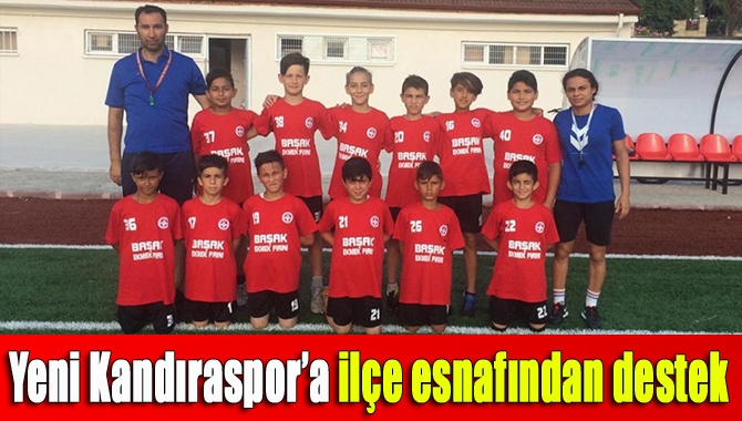 İlçe esnafından Yeni Kandıraspor futbol okulu sporcularına spor malzemesi yardımında