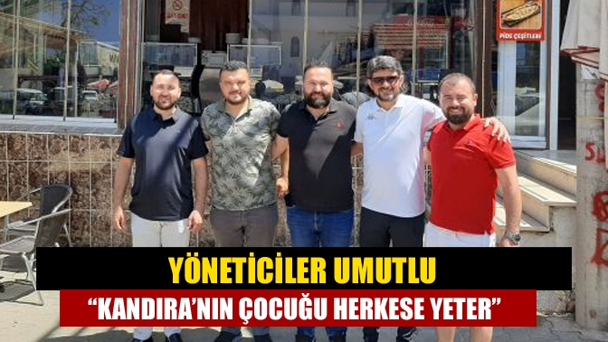 Kandıra Gençlerbirliği Başkanı Ramazan Daş, antrenör Ayhan Serkan Oyan, yönetim