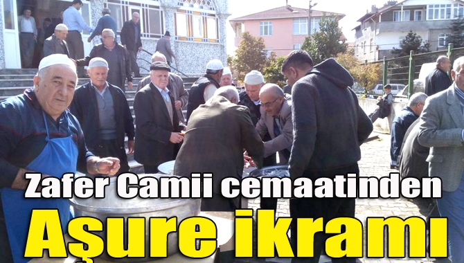 Kandıra Zafer Camii cemaati kendi aralarında toplanarak bin kişiye aşure