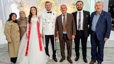 Metin Akyol’un Oğlu Samet, Sare Akkaya ile Evlendi Kandıra sanayi esnaflarından Metin Akyol’un oğlu Samet Akyol, Sare Akkaya